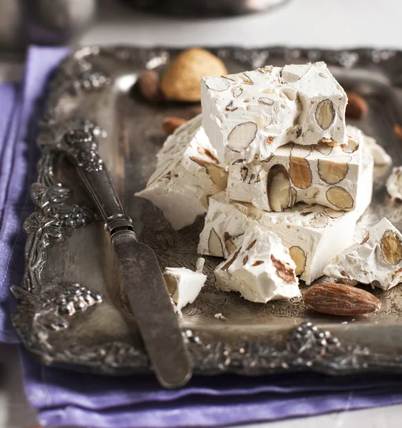 Torrone tradizionale con mandorle — Foto Stock