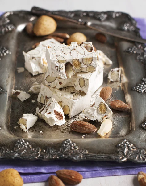 Traditionel Nougat med mandler - Stock-foto