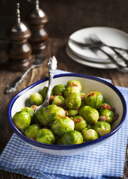 Glazed Brussels Sprouts with Whisky and Double-Smoked Bacon — Stock Photo, Image