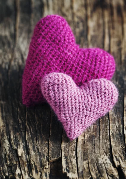 Two crochet pink hearts — Stock Photo, Image