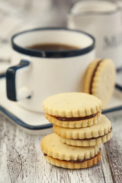 Cookies with chocolate hazelnut cream — Stock Photo, Image