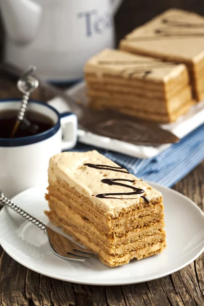 蜂蜜蛋糕奶油炼乳 — 图库照片