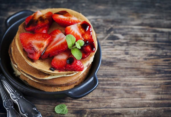 Stack of pancakes with fresh strawberry and balsamic glase in frying pan — Stock Photo, Image