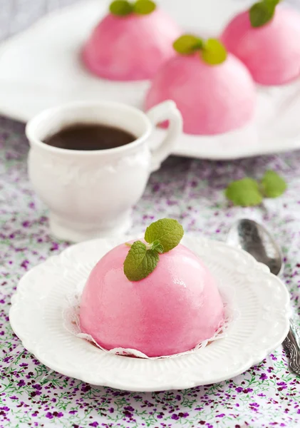 Mini cakes with black currant and creamy mousse. — Stock Photo, Image