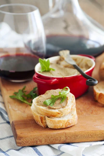 Chicken liver pate on bread and wine — Stock Photo, Image