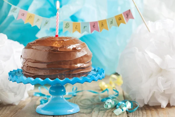 Pastel de chocolate de cumpleaños — Foto de Stock