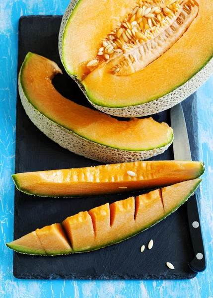 Cantaloupe melon slices. Top view — Stock Photo, Image
