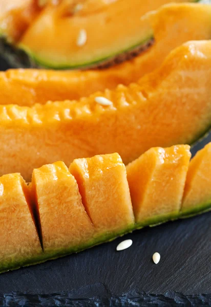 Cantaloupe melon slices. — Stock Photo, Image