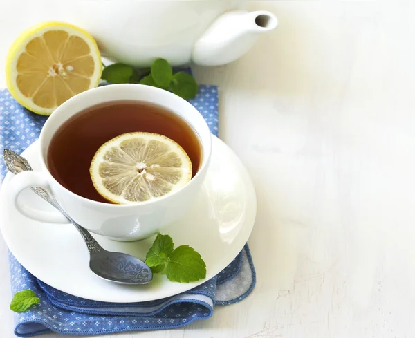 Taza de té de limón —  Fotos de Stock