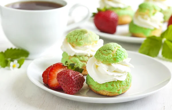 Profiteroles with strawberry compote and whipped cream. — Stock Photo, Image