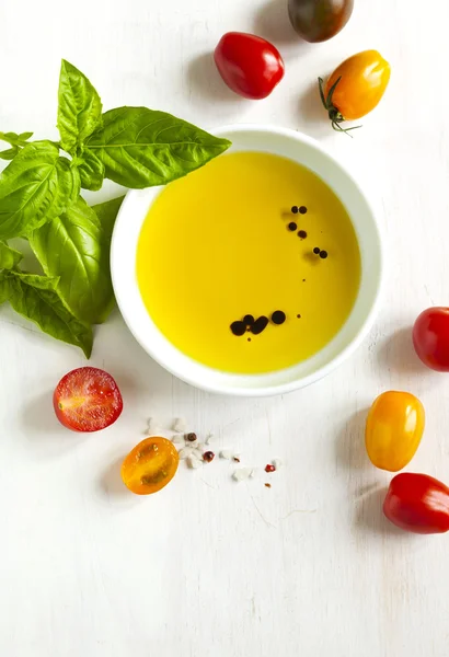 Fresh tomatoes, basil, olive oil with balsamic vinegar on wooden background — Stock Photo, Image