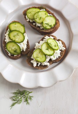 Sandwich with fresh cream cheese and cucumber