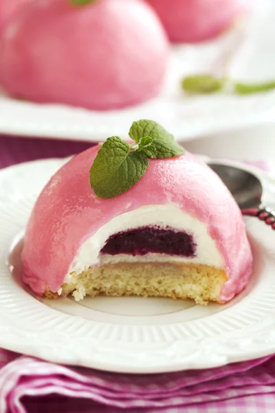 Mini cakes with black currant and creamy mousse. — Stock Photo, Image