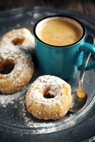 Donuts e xícara de café . — Fotografia de Stock