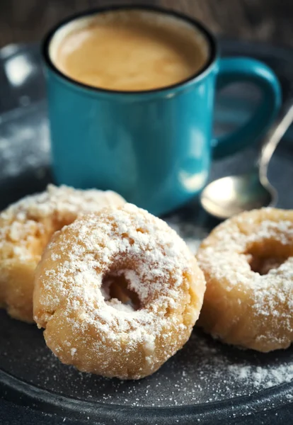 Donuts et tasse de café . — Photo