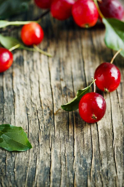 Crab apples on wooden background — Stock Photo, Image