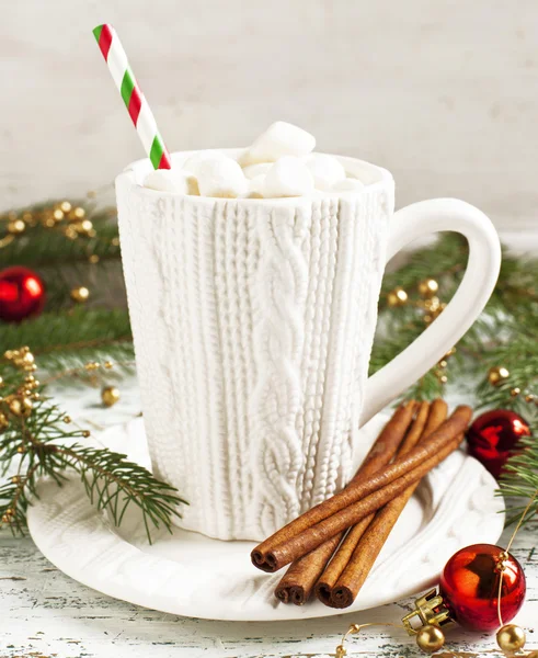 Kerstmis warme chocolademelk met marshmallow — Stockfoto