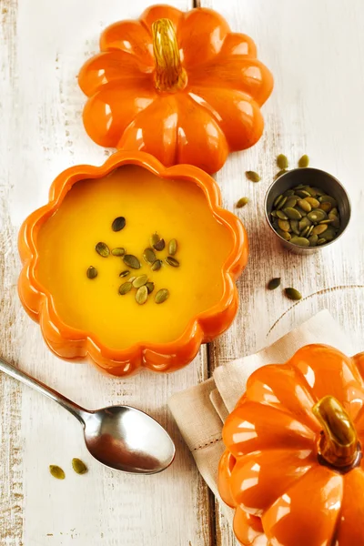 Soupe à la citrouille dans un bol — Photo