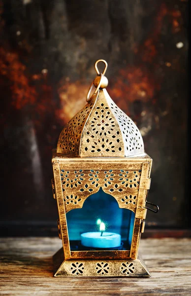 ゴールドのアラビア語ランタン — ストック写真