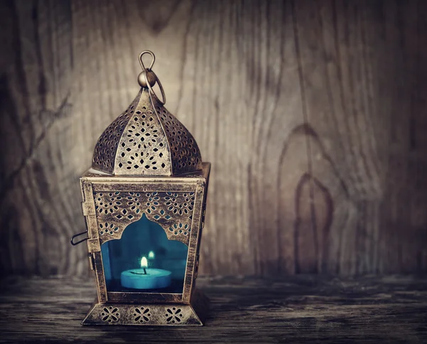 Gold Arabic Lantern. — Stock Photo, Image