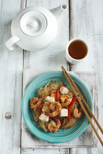 Macarrão de arroz delicioso com camarão de alho e tofu — Fotografia de Stock