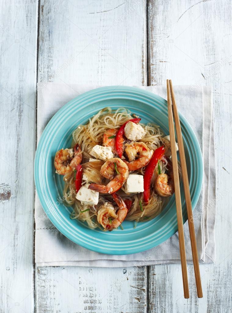 Delicious rice noodles with garlic shrimp and tofu