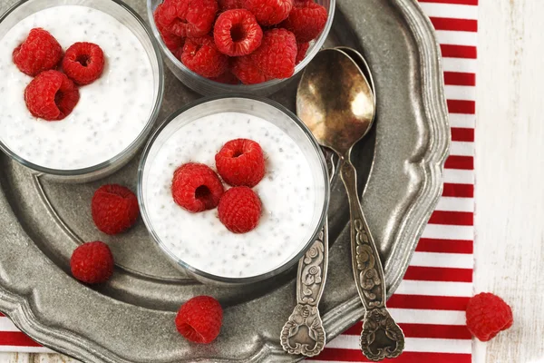 Yogurt with chia seeds and fresh raspberries for healthy breakfast — Stock Photo, Image