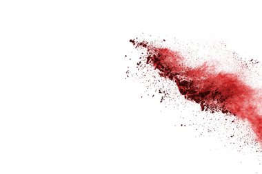 Beyaz arka planda izole edilmiş kırmızı barutun patlaması hareketsiz. Kırmızı toz bulutunun soyut tasarımı. Parçacık patlaması ekran koruyucusu, duvar kağıdı