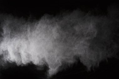 Siyah arka planda beyaz toz patlaması. Renkli bulut. Renkli toz patlar. Boya Holi.