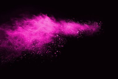 Siyah arka planda pembe toz patlaması. Renkli bulut. Renkli toz patlar. Boya Holi.