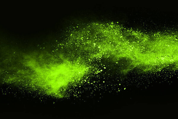 Движение абстрактного взрыва пыли застыло зеленым на черном фоне. Остановить движение порошка зеленого цвета на черном фоне. Взрывной порох зеленый на черном фоне
.