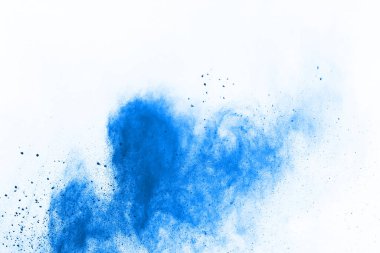 Beyaz arka planda mavi renkli toz patlaması. Renkli bulut. Renkli toz patlar. Boya Holi.