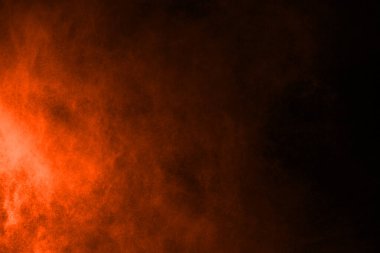 Soyut barut sıçramış arka plan. Beyaz arka planda renkli barut patlaması. Renkli bulut. Renkli toz patlar. Boya Holi.