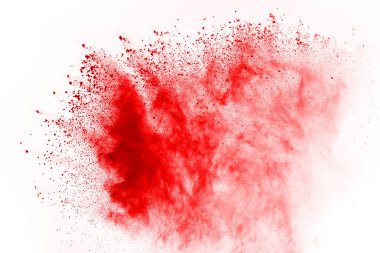 Beyaz arka planda izole edilmiş kırmızı barutun patlaması hareketsiz. Kırmızı toz bulutunun soyut tasarımı. Parçacık patlaması ekran koruyucusu, duvar kağıdı