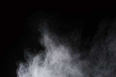 Siyah arka planda beyaz toz patlaması. Renkli bulut. Renkli toz patlar. Boya Holi.