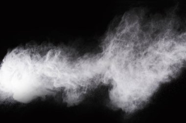 Siyah arka planda beyaz toz patlaması. Renkli bulut. Renkli toz patlar. Boya Holi.