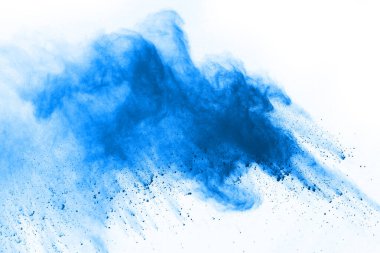 Beyaz arka planda mavi renkli toz patlaması. Renkli bulut. Renkli toz patlar. Boya Holi.