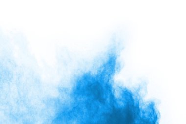Beyaz arka planda mavi renkli toz patlaması. Renkli bulut. Renkli toz patlar. Boya Holi.