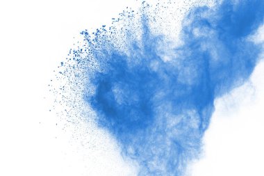 Beyaz arka planda mavi renkli toz patlaması. Renkli bulut. Renkli toz patlar. Boya Holi.