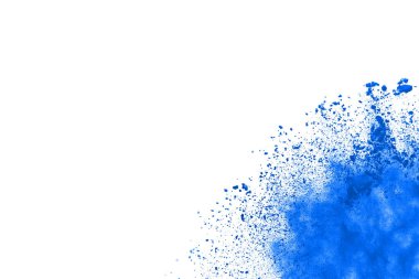 Beyaz arka planda mavi renkli toz patlaması. Renkli bulut. Renkli toz patlar. Boya Holi.