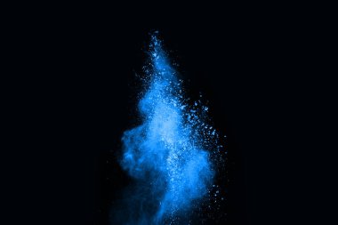 soyut mavi toz sıçrayan arkaplan, patlayan renk tozunun dondurucu hareketi / renk pudrası, siyah arkaplan üzerindeki renk parlatıcısı dokusu.
