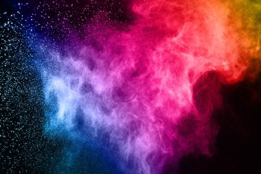 Siyah bir zemin üzerinde soyut renkli toz patlaması. Soyut toz püskürtülmüş arka plan, renk tozunun patlaması / renk tozunun dondurucu hareketi, çok renkli sim dokusu.