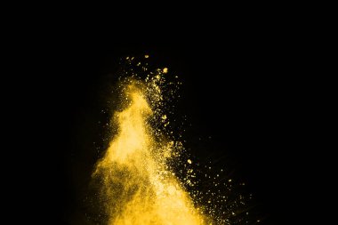 Siyah arka planda sarı toz patlaması. Renkli bulut. Renkli toz patlar. Boya Holi.