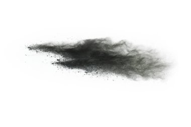 Beyaz zemin üzerinde kömür parçacıkları, beyaz zemin üzerine serpilmiş soyut toz, patlayan kara barutun dondurucu hareketi veya barut atmak.