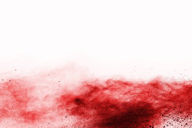 Beyaz arka planda izole edilmiş kırmızı barutun patlaması hareketsiz. Kırmızı toz bulutunun soyut tasarımı. Parçacık patlaması ekran koruyucusu, duvar kağıdı