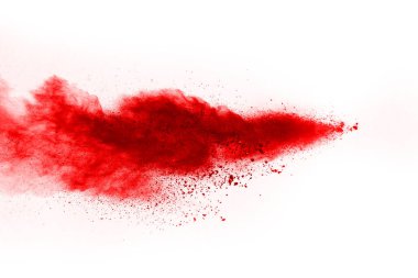 Beyaz arka planda izole edilmiş kırmızı barutun patlaması hareketsiz. Kırmızı toz bulutunun soyut tasarımı. Parçacık patlaması ekran koruyucusu, duvar kağıdı