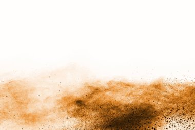 Beyaz arka planda kahverengi renkli toz patlaması. Renkli bulut. Renkli toz patlar. Boya Holi.
