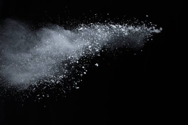 Siyah arka planda beyaz toz patlaması. Renkli bulut. Renkli toz patlar. Boya Holi.