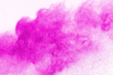 Soyut pembe toz sıçramış arkaplan, patlayan renk tozunun hareketsiz hareketi / renk pudrası, beyaz arkaplanda renk parıltısı dokusu.
