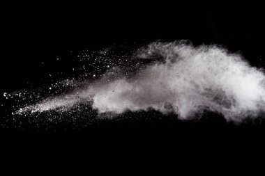 Siyah arka planda beyaz toz patlaması. Renkli bulut. Renkli toz patlar. Boya Holi.